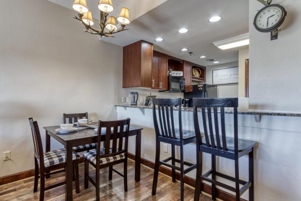 Gorgeous 2Bd 2Bth Condo With Mountain Views Pool Hot Tub Game Room Close To Parkway Pigeon Forge Exterior photo