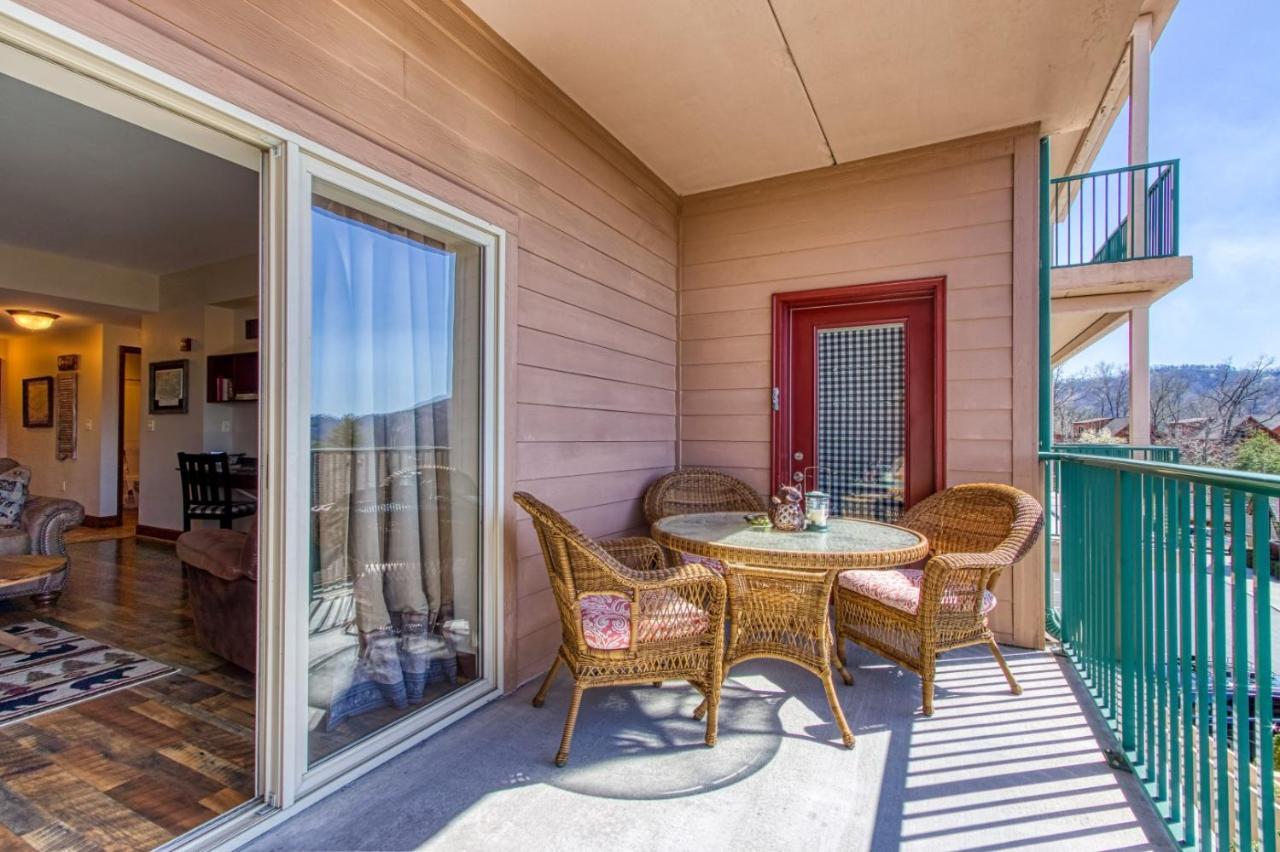 Gorgeous 2Bd 2Bth Condo With Mountain Views Pool Hot Tub Game Room Close To Parkway Pigeon Forge Exterior photo