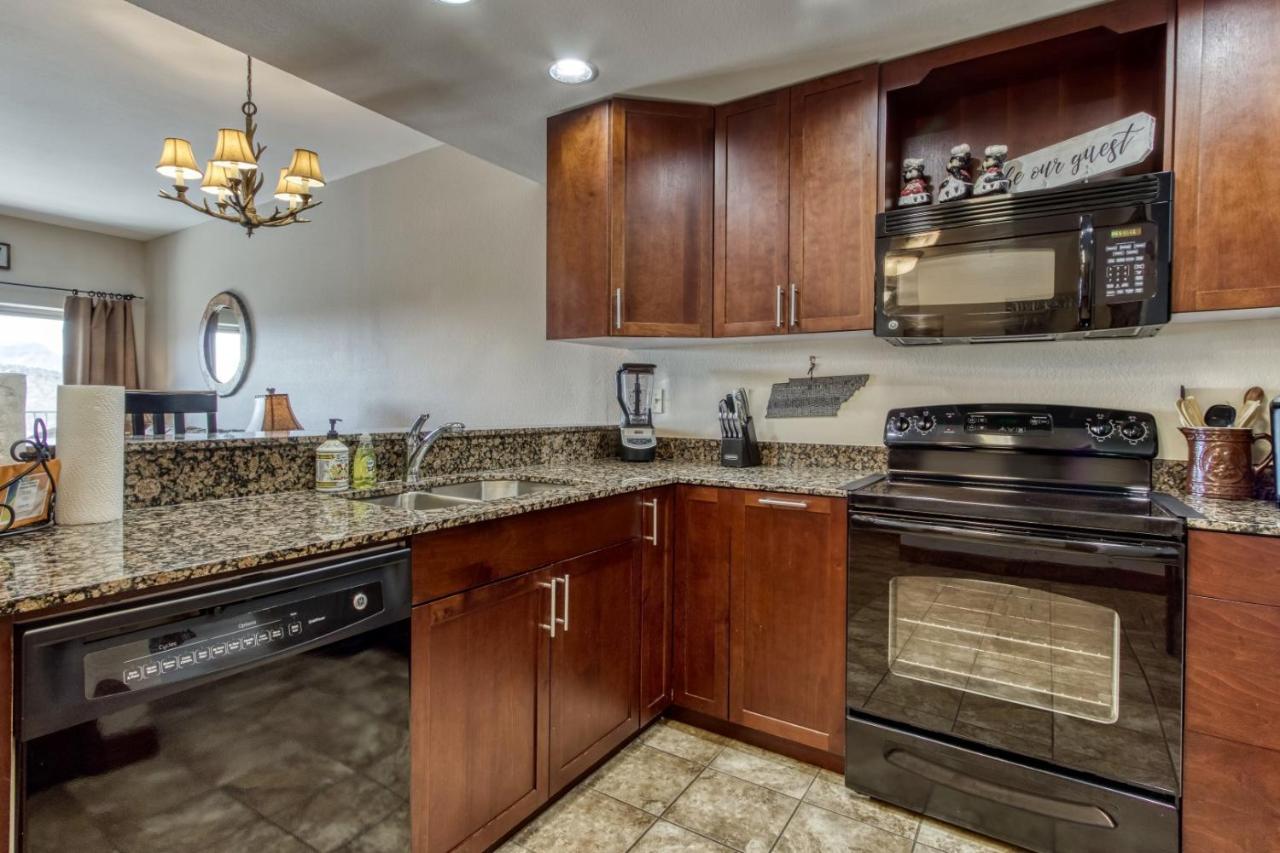 Gorgeous 2Bd 2Bth Condo With Mountain Views Pool Hot Tub Game Room Close To Parkway Pigeon Forge Exterior photo