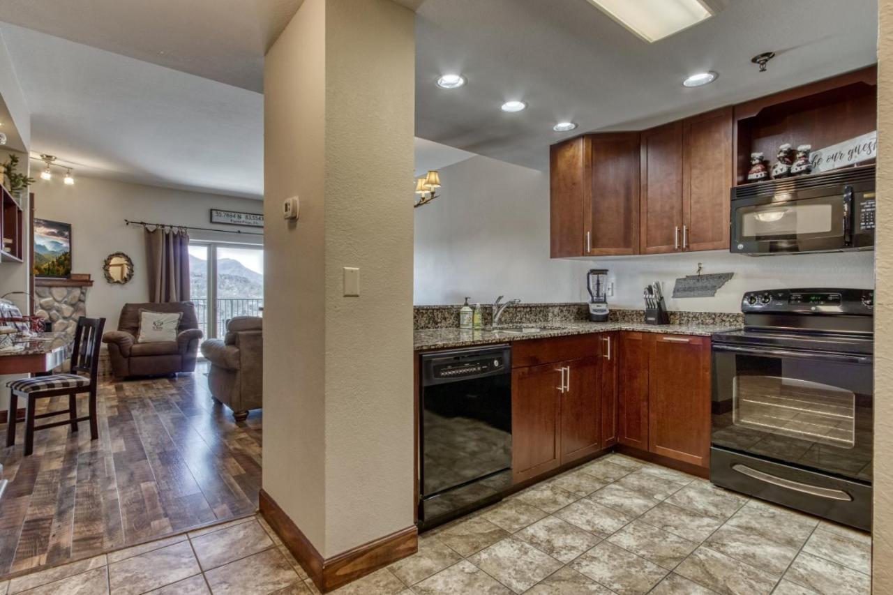 Gorgeous 2Bd 2Bth Condo With Mountain Views Pool Hot Tub Game Room Close To Parkway Pigeon Forge Exterior photo