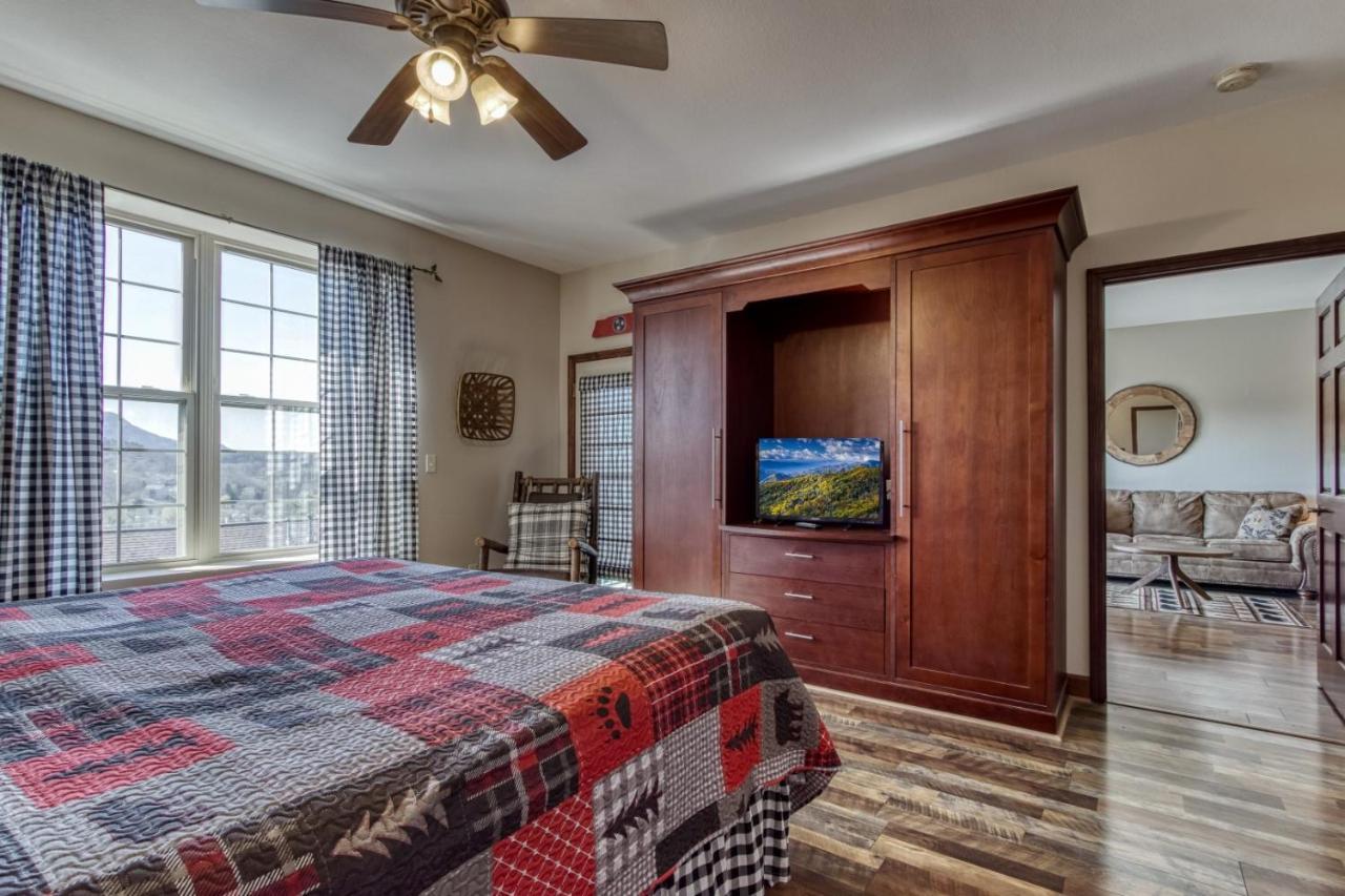 Gorgeous 2Bd 2Bth Condo With Mountain Views Pool Hot Tub Game Room Close To Parkway Pigeon Forge Exterior photo