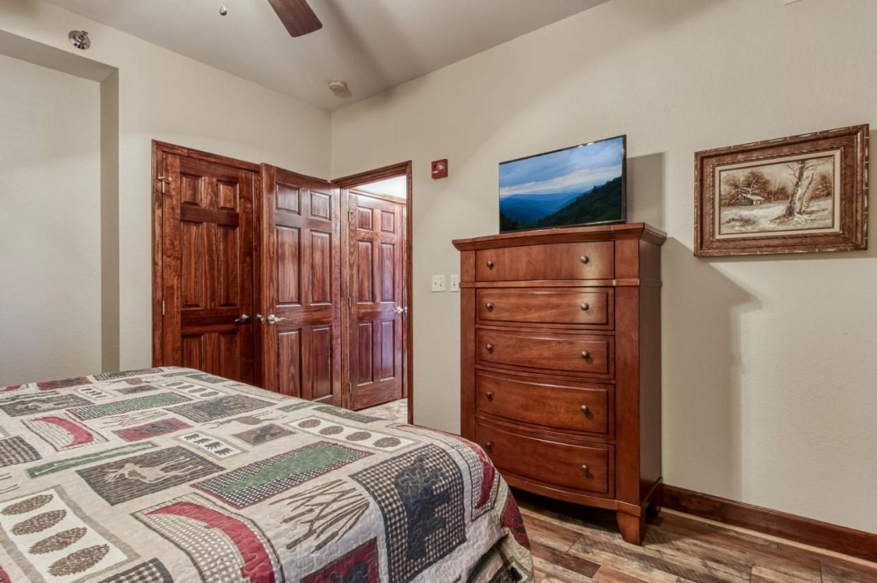 Gorgeous 2Bd 2Bth Condo With Mountain Views Pool Hot Tub Game Room Close To Parkway Pigeon Forge Exterior photo