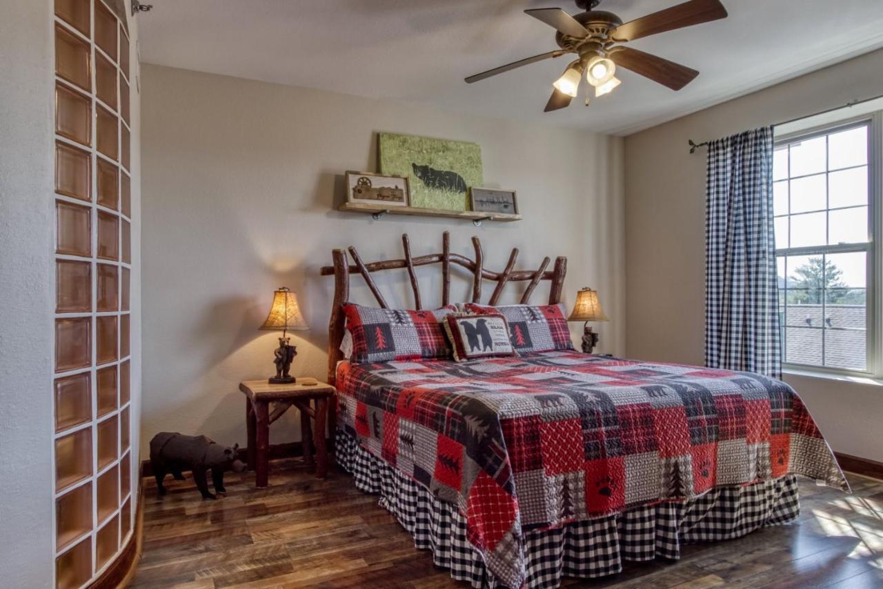 Gorgeous 2Bd 2Bth Condo With Mountain Views Pool Hot Tub Game Room Close To Parkway Pigeon Forge Exterior photo