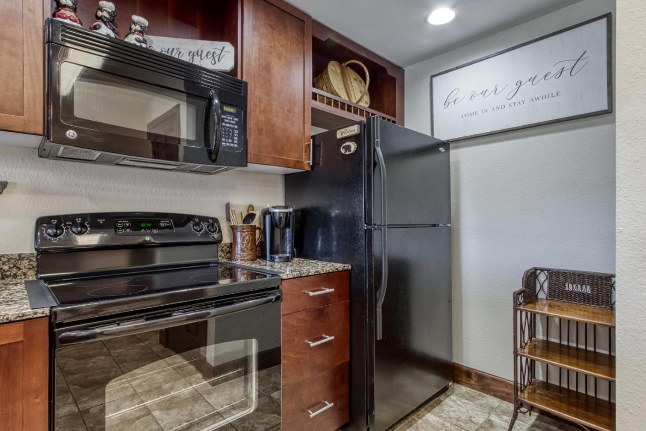 Gorgeous 2Bd 2Bth Condo With Mountain Views Pool Hot Tub Game Room Close To Parkway Pigeon Forge Exterior photo